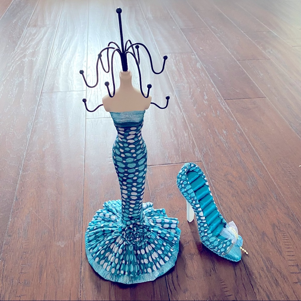 Set of two decorative jewelry organizers